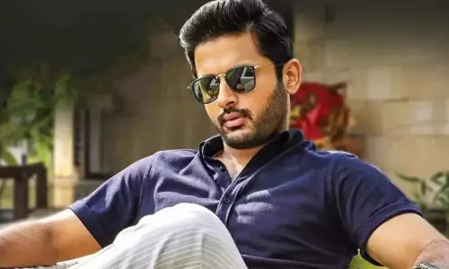 నితిన్ ఆ క్రేజీ డైరెక్ట‌ర్‌ని అయినా ఫైన‌ల్ చేసుకుంటాడా?