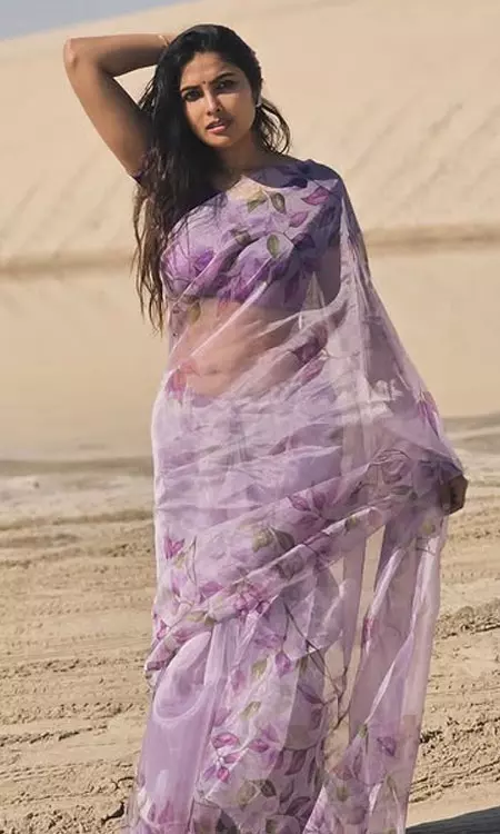 Divi Vadthya’s Desert Photo from Doha Leaves Fans Mesmerized