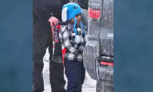 రెండేళ్ల పాప‌ను నిర్బంధించిన అమెరిక‌న్ ఇమిగ్రేష‌న్ అధికారులు