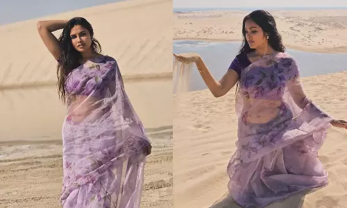 ఎడారిలో దివి అందాలు.. చీరకట్టులో మెస్మరైజ్ చేస్తూ..