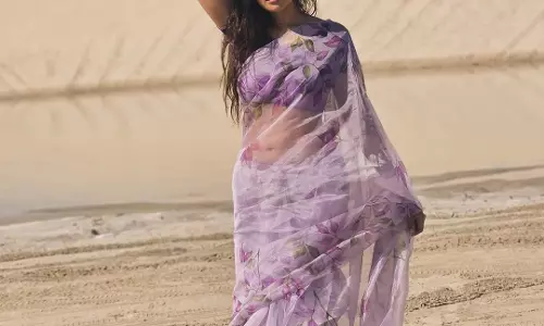 Divi Vadthya’s Desert Photo from Doha Leaves Fans Mesmerized