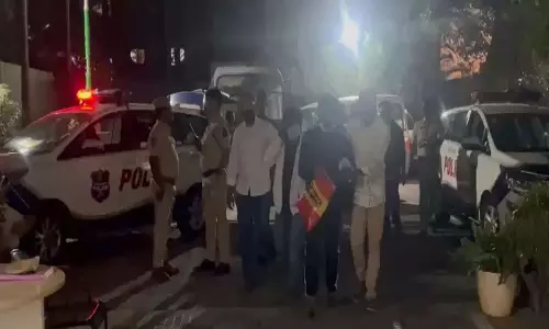 డ్రగ్స్ తీసుకుంటూ అడ్డంగా దొరికిపోయిన స్టూడెంట్స్..