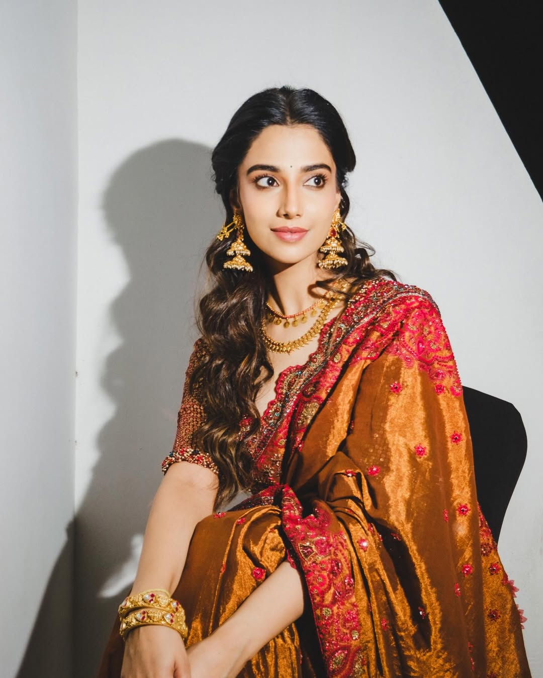 Meenakshi Chaudhary Stuns in Traditional Kanchipuram Silk Saree Photoshoot Meenakshi Chaudhary Stuns in Traditional Kanchipuram Silk Saree Photoshoot