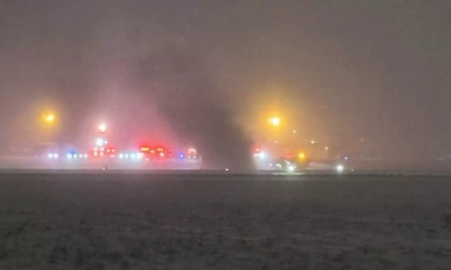 అమెరికాలో ఘోర విమాన ప్రమాదం: టేకాఫ్ అవుతుండగానే కుప్పకూలిన ప్రైవేట్ జెట్