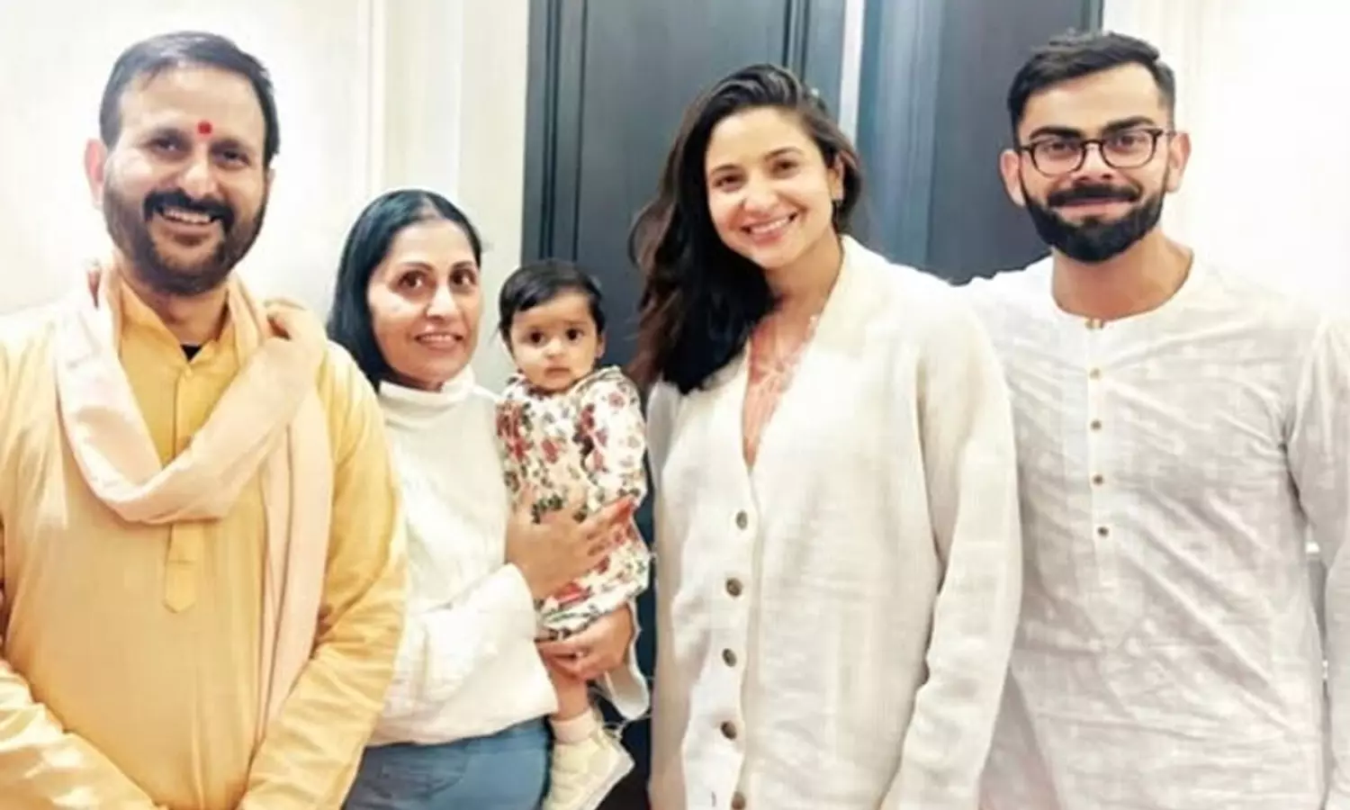 విరుష్క లండ‌న్ ఇంట్లో లార్డ్ శ్రీ‌కృష్ణుని ఆరా