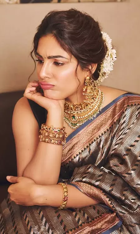 Samyuktha Exposes Her Mast Shades