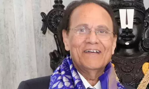 ద‌త్తాత్రేయుడి.. శిగ‌లో ప‌ద్మ‌విభూష‌ణ్‌!