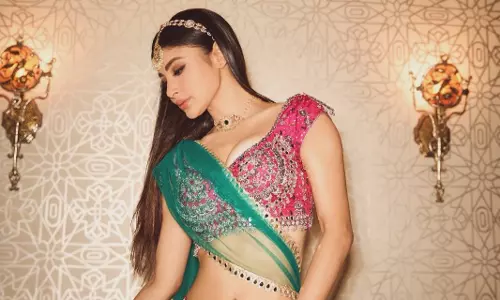 Glam Alert! Mouni Roys Stunning Ethnic Look & Her Busy 2026 Movie Lineup