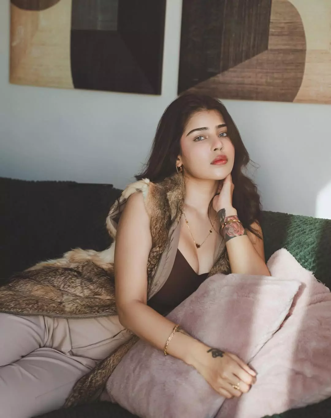 Edin Rose Goes for a Clean and Easy Fashion Mood Edin Rose Goes for a Clean and Easy Fashion Mood