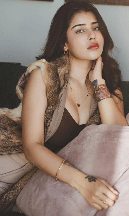 Edin Rose Goes for a Clean and Easy Fashion Mood