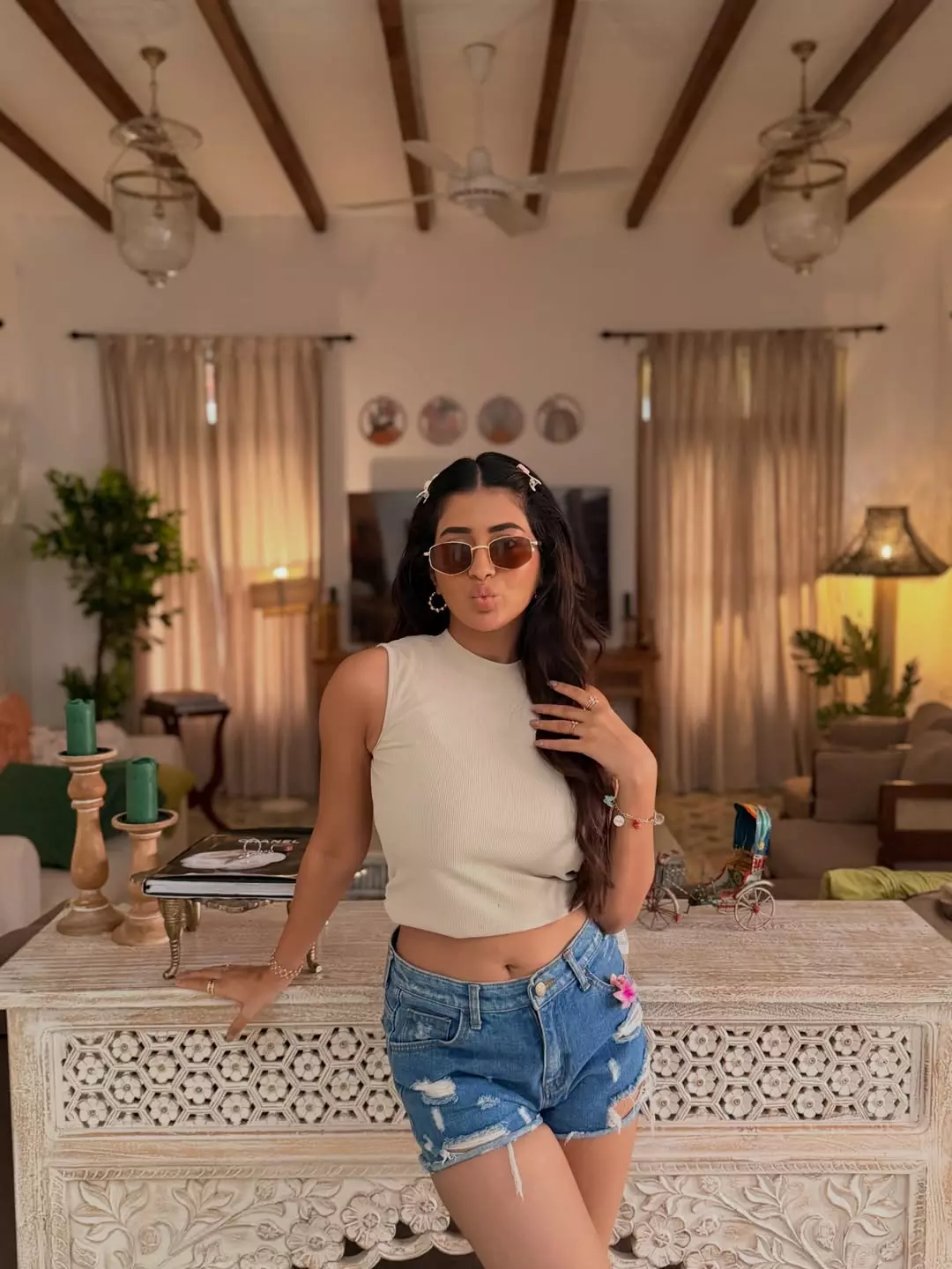 Rashi Singh’s Minimalist Meets Street Style Rashi Singh’s Minimalist Meets Street Style