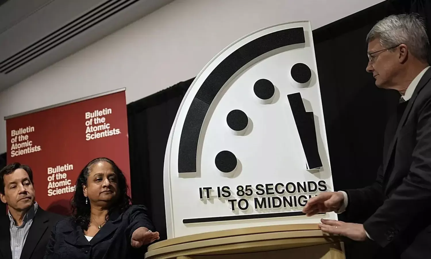 స్వీయ వినాశనానికి దగ్గరగా ప్రపంచం.. ఏమిటీ డూమ్స్ డే గడియారం..! స్వీయ వినాశనానికి దగ్గరగా ప్రపంచం.. ఏమిటీ డూమ్స్ డే గడియారం..!