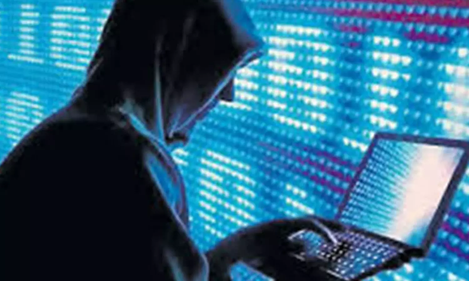 మాజీ జేడీ లక్ష్మీనారాయణ సతీమణిని మోసం చేసిన సైబర్ దొంగల్ని పట్టేశారు