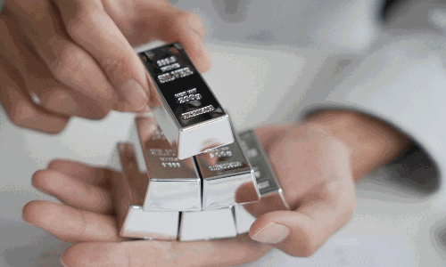 వెండి పర్వతారోహణం... కిలో రూ.4 లక్షలు!