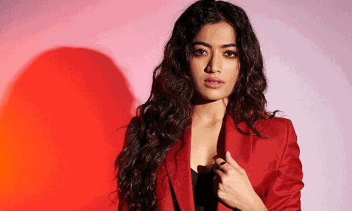 నేష‌న‌ల్ క్ర‌ష్ ఛాన్స్ తీసుకునే ఇద్ద‌రిలో ఒక‌డితిడేనా!