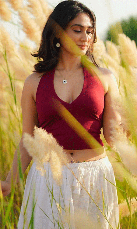 Deepti Sati: Today Feels Like a Color I�ve Never Named � Golden Hour Magic
