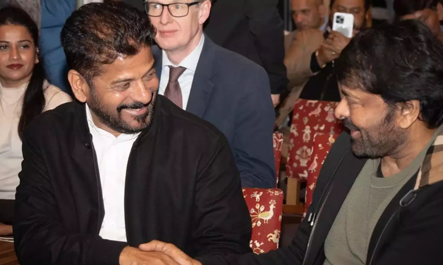 చిరు ప్లాన్ ఏంటి? దావోస్ వెళ్లిందెందుకు?