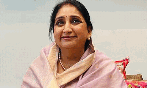 మహా రాజకీయంలో ఆమె అత్యంత కీలకం