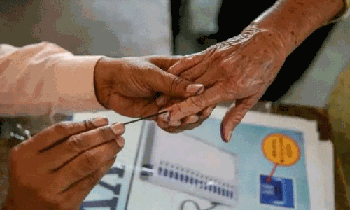 మున్సిపల్ సిత్రం.. ఉదయం బీఆర్ఎస్.. రాత్రికి కాంగ్రెస్ పార్టీలోకి!