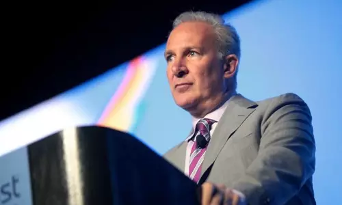 అమెరికా డాలర్ కు గోల్డ్ స్ట్రోక్... ఆర్థిక నిపుణుడి ఆసక్తికర వ్యాఖ్యలు!