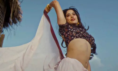 జాన్వీ అంద‌రికీ పెద్దితో ఆన్స‌ర్ ఇస్తుందా?