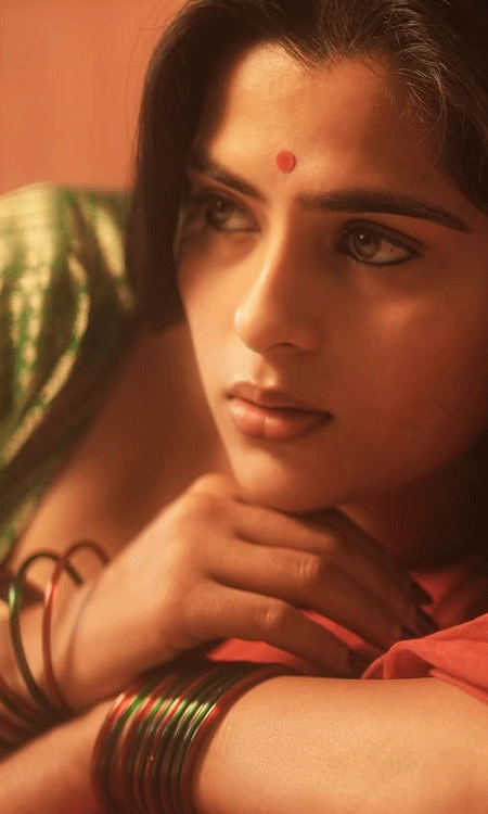 Bindi & Bangles: Kavyas Mesmerizing Leftover Magic