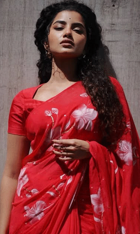 Anupama Parameswaran Radiates in Zara Zara Saree