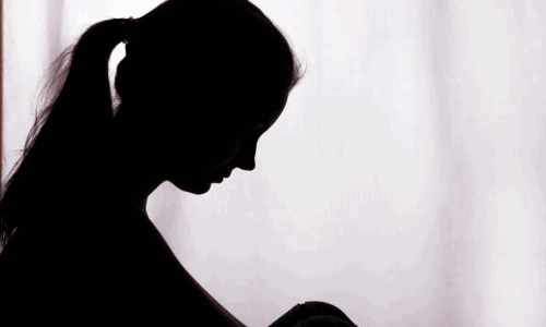 మాయలేడీ.. ఇద్దరిని పెళ్లాడింది.. ప్రియుడితో జంప్!