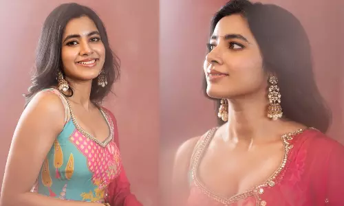 గ్లామర్ టచ్ తో మెస్మరైజ్ చేస్తున్న తెలుగమ్మాయి!