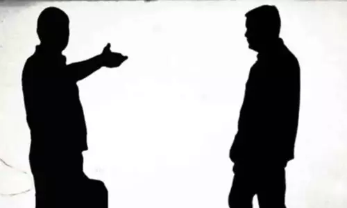 ద‌ర్శ‌కుడి పై 9కోట్ల దావా.. స్టార్ హీరోకి ఫేవ‌ర్‌గా