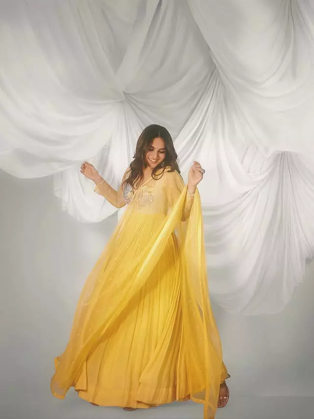 Mrunal Not overdressed just Variety