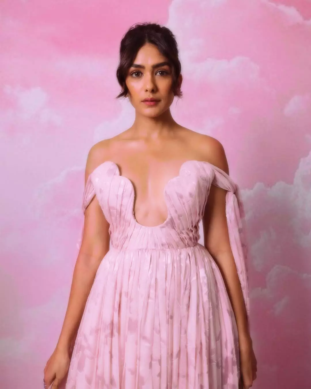 Mrunal Not overdressed just Variety Mrunal Not overdressed just Variety