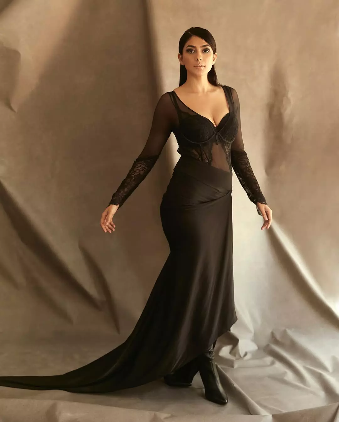 Mrunal Not overdressed just Variety Mrunal Not overdressed just Variety