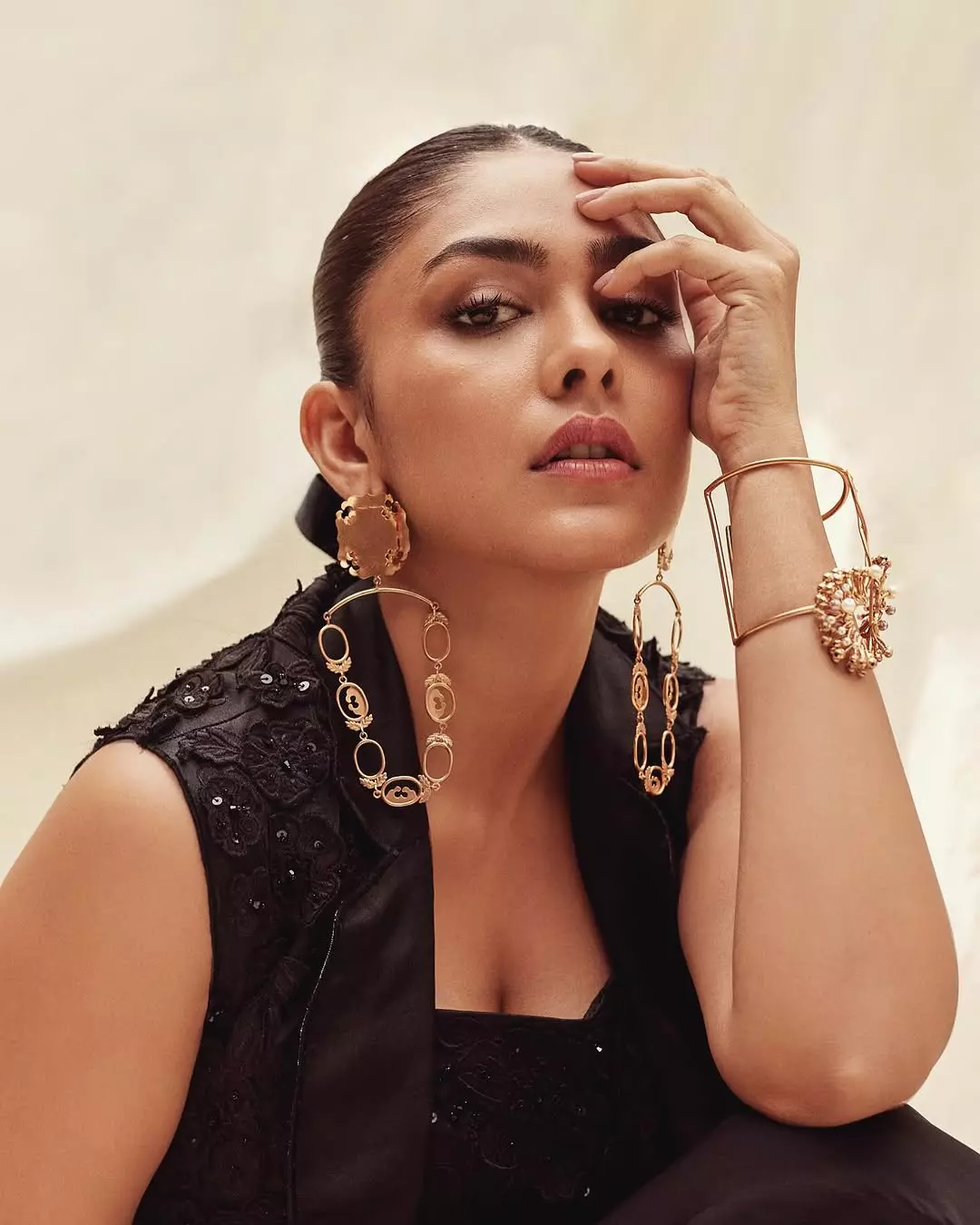 Mrunal Not overdressed just Variety Mrunal Not overdressed just Variety