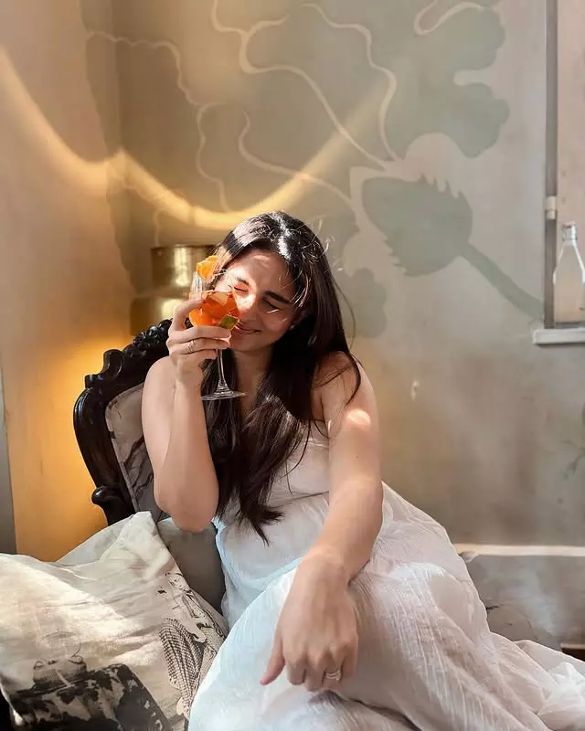 Kayadu Lohar’s Peacock Grace in Blue Elegance Kayadu Lohar’s Peacock Grace in Blue Elegance