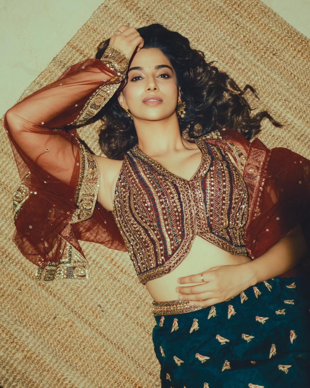 Meenakshi Chaudharys Stunning Ethnic Avatar Meenakshi Chaudharys Stunning Ethnic Avatar