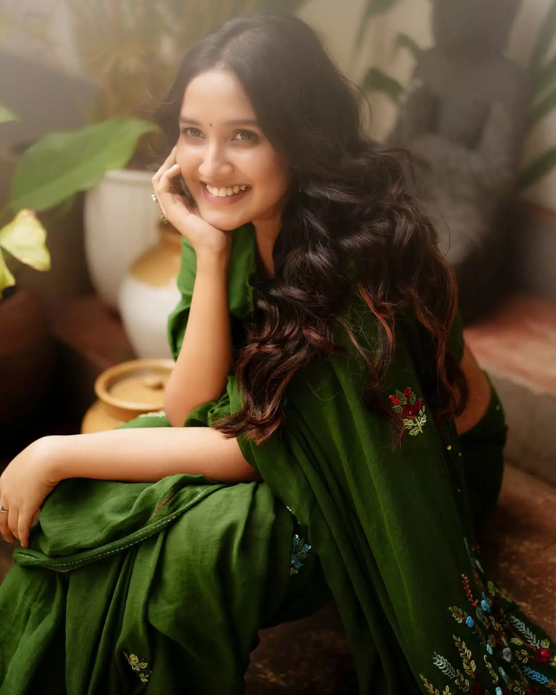 Anikha Surendran Elegant Saree Photoshoot Rooted Charm Glows