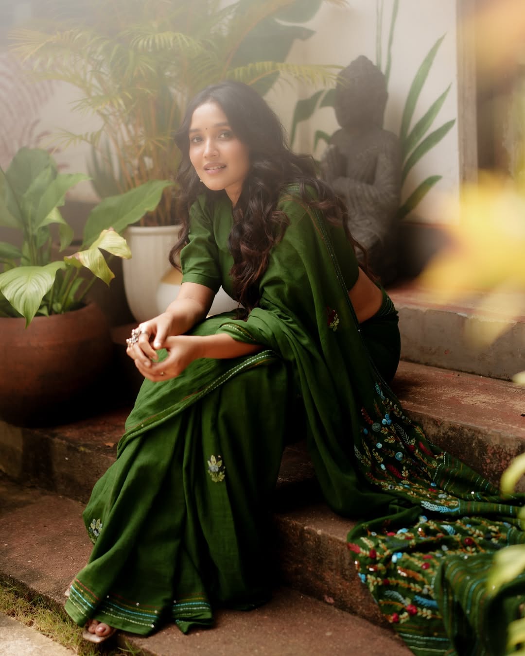 Anikha Surendran Elegant Saree Photoshoot Rooted Charm Glows