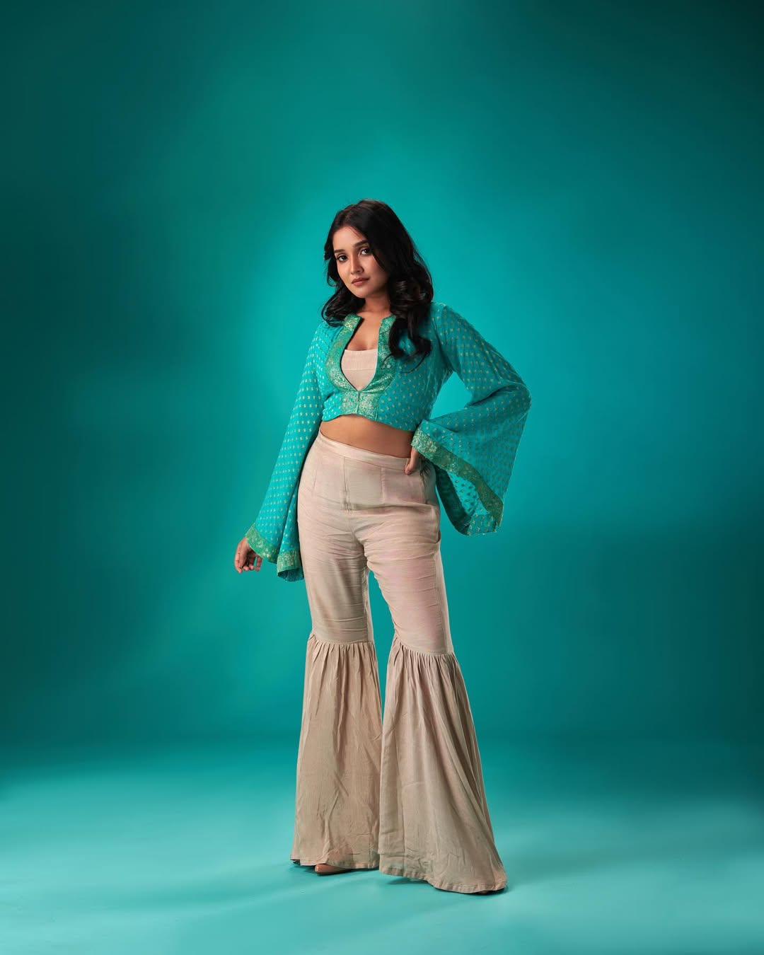 Anikha Surendran Elegant Saree Photoshoot Rooted Charm Glows Anikha Surendran Elegant Saree Photoshoot Rooted Charm Glows