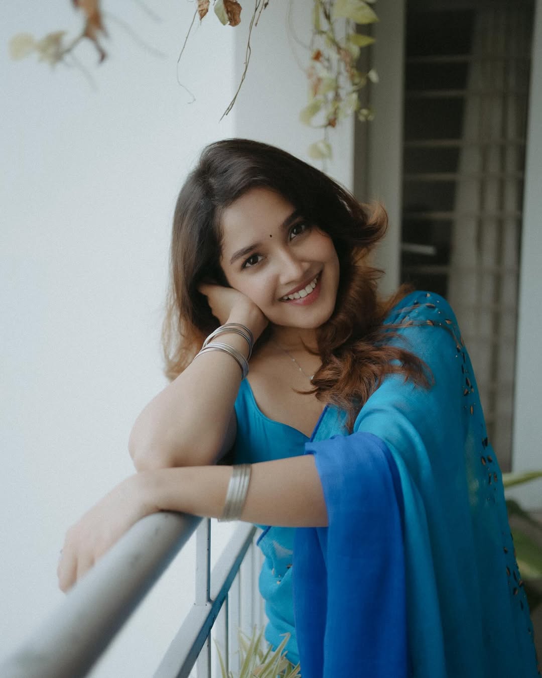 Anikha Surendran Elegant Saree Photoshoot Rooted Charm Glows Anikha Surendran Elegant Saree Photoshoot Rooted Charm Glows