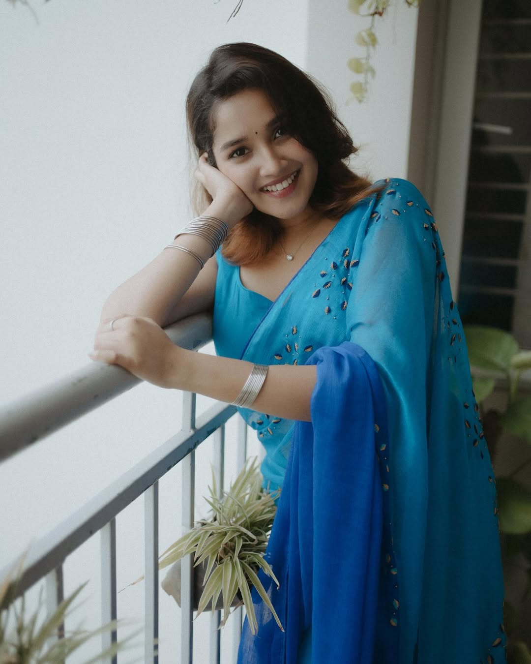 Anikha Surendran Elegant Saree Photoshoot Rooted Charm Glows Anikha Surendran Elegant Saree Photoshoot Rooted Charm Glows