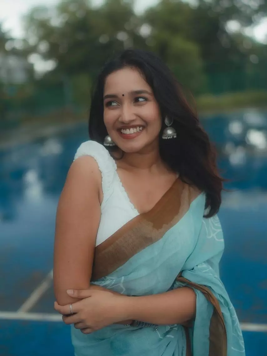 Anikha Surendran Elegant Saree Photoshoot Rooted Charm Glows Anikha Surendran Elegant Saree Photoshoot Rooted Charm Glows