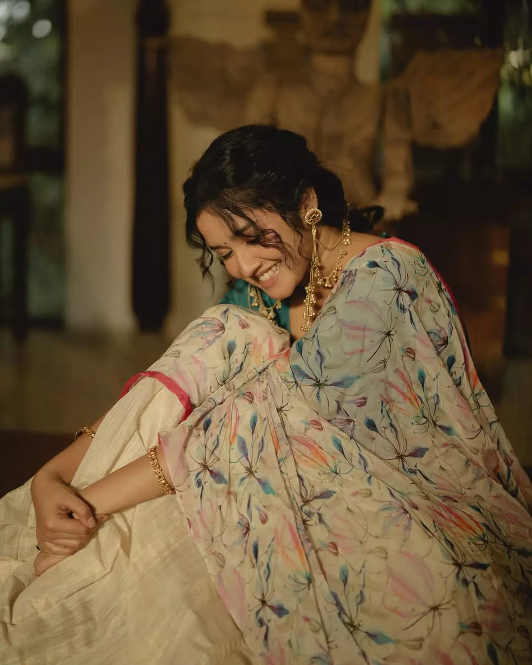 Anikha Surendran Elegant Saree Photoshoot Rooted Charm Glows