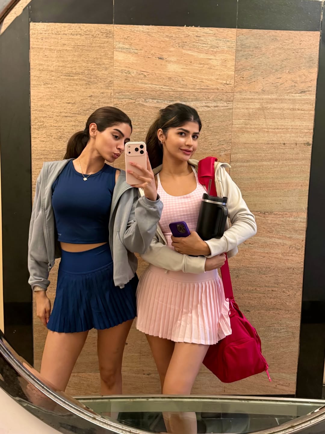 Khushi Kapoor Turns Heads With Her Fitness-Chic Look Khushi Kapoor Turns Heads With Her Fitness-Chic Look