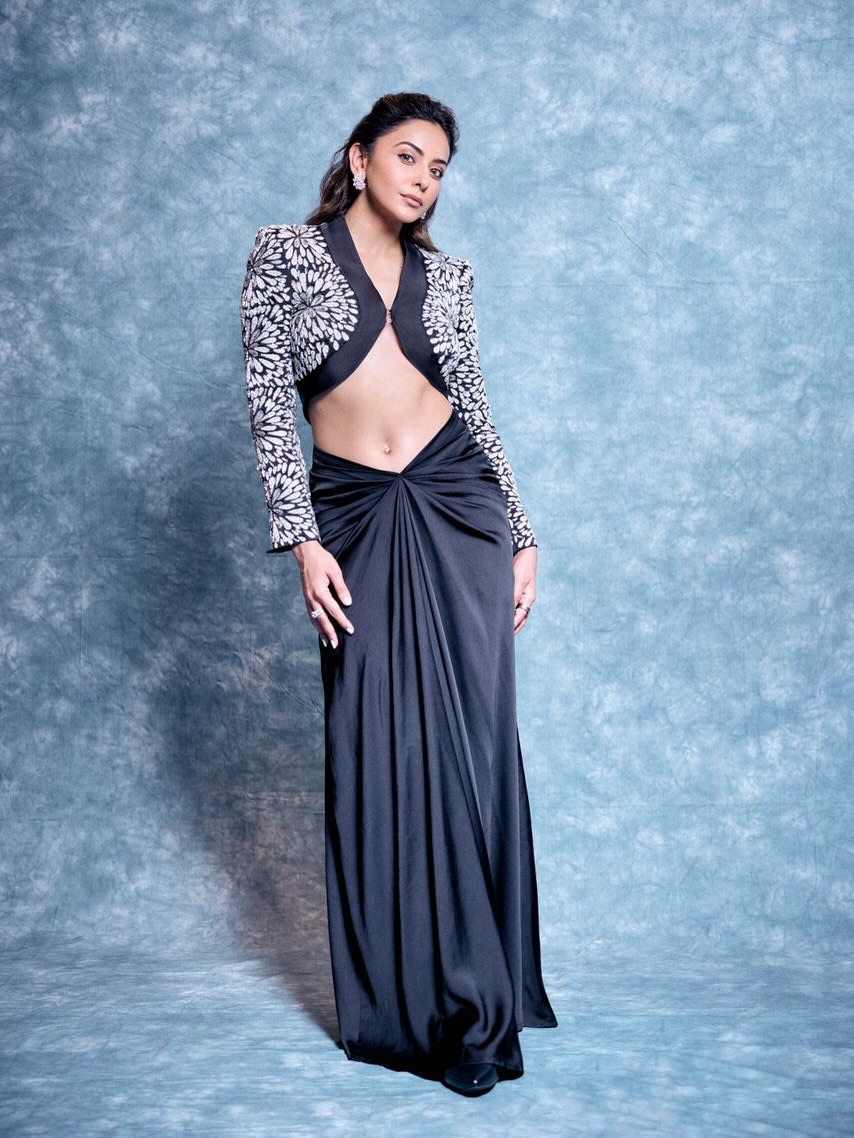 Rakul Preet Singhs Trendy Outfits Captivate Fans Rakul Preet Singhs Trendy Outfits Captivate Fans