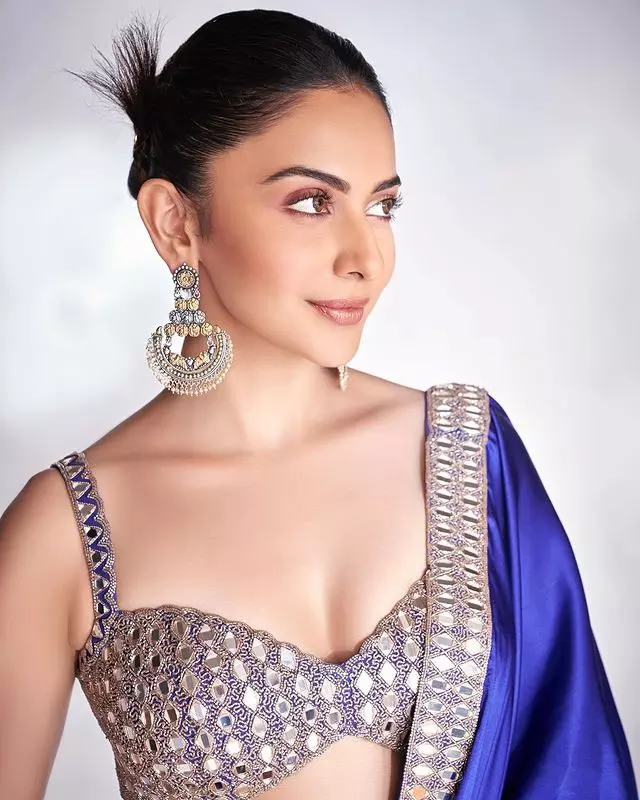 Rakul Preet Singhs Trendy Outfits Captivate Fans Rakul Preet Singhs Trendy Outfits Captivate Fans