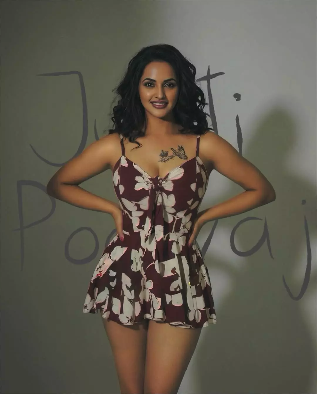 Jyoti Poorvajs Chic Off-Shoulder Look Goes Viral by the Sea Jyoti Poorvajs Chic Off-Shoulder Look Goes Viral by the Sea