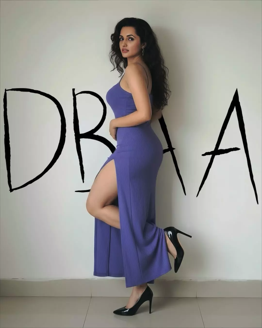 Jyoti Poorvajs Chic Off-Shoulder Look Goes Viral by the Sea