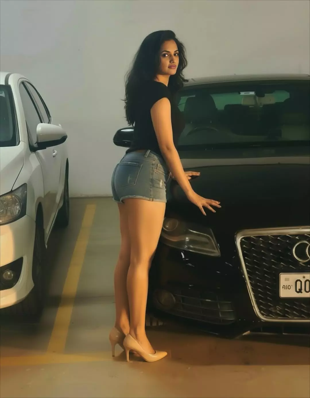 Jyoti Poorvajs Chic Off-Shoulder Look Goes Viral by the Sea Jyoti Poorvajs Chic Off-Shoulder Look Goes Viral by the Sea