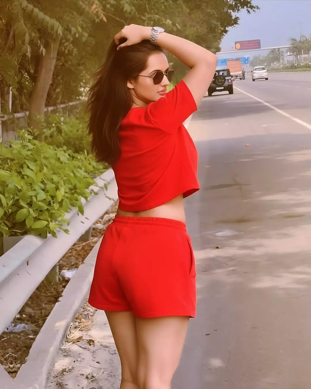 Jyoti Poorvajs Chic Off-Shoulder Look Goes Viral by the Sea Jyoti Poorvajs Chic Off-Shoulder Look Goes Viral by the Sea